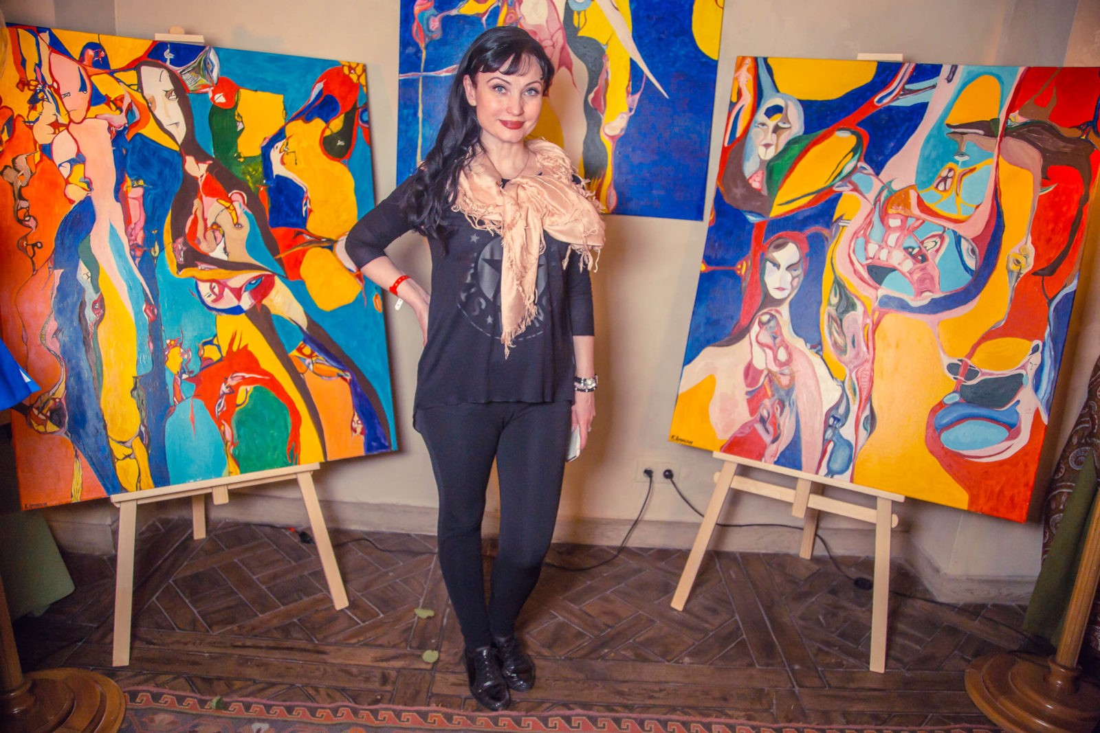 Ксения Кутянская представила новые коллекции своих картин на дне рождения Виктории Пьер-Мари
