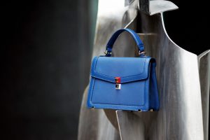 “Вневременная мода”: Sabellino представил новую коллекцию сумок “Hard cover”