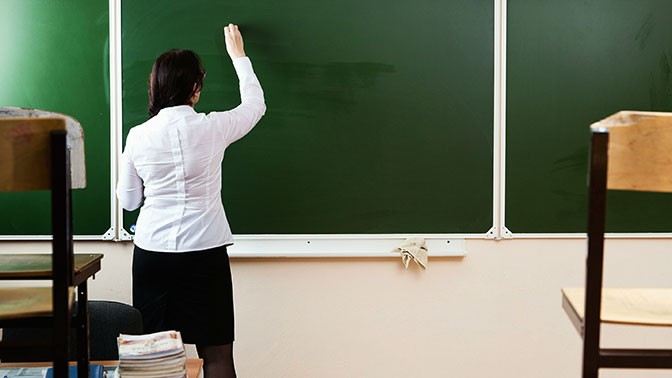 Исаак Калина сообщил, что средняя зарплата учителей в школах Москвы достигла 107,6 тысячи рублей