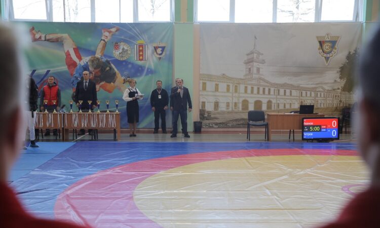 Михаил Романов дал старт соревнованиям Кубка городов воинской славы по борьбе самбо среди юношей