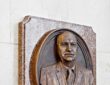 В здании Вольного экономического общества России открыта мемориальная доска Юрию Лужкову