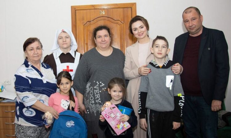 Самую большую семью беженцев из Донбасса взял под опеку ростовский Союз машиностроителей