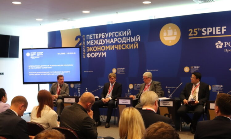 ПМЭФ 2022: В дискуссионной панели Россотрудничества приняли участие ректоры ведущих российских вузов