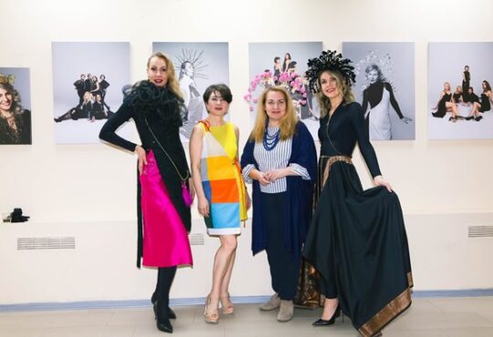 В Москве открылась выставка фотопроекта «Современницы» о женской красоте вне времени