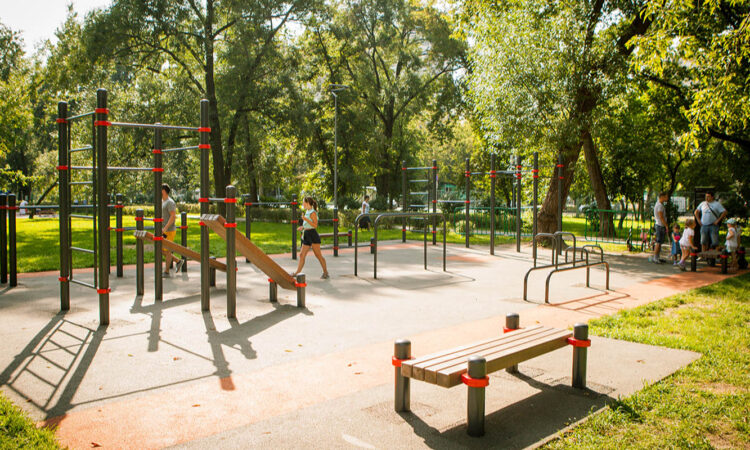 Более 350 спортивных площадок подготовили к летнему сезону в парках столицы